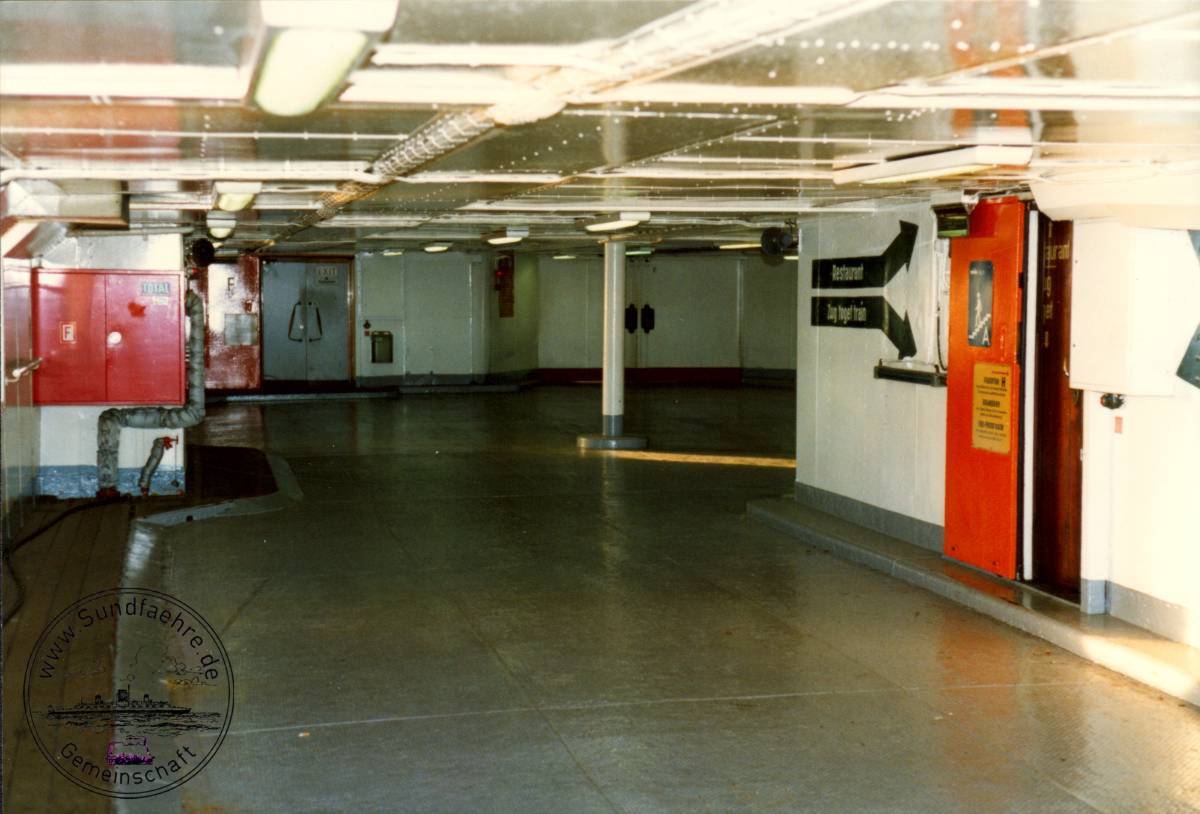 1996 12 20 55 1 308 Vord Autodeck Stb Seite cut