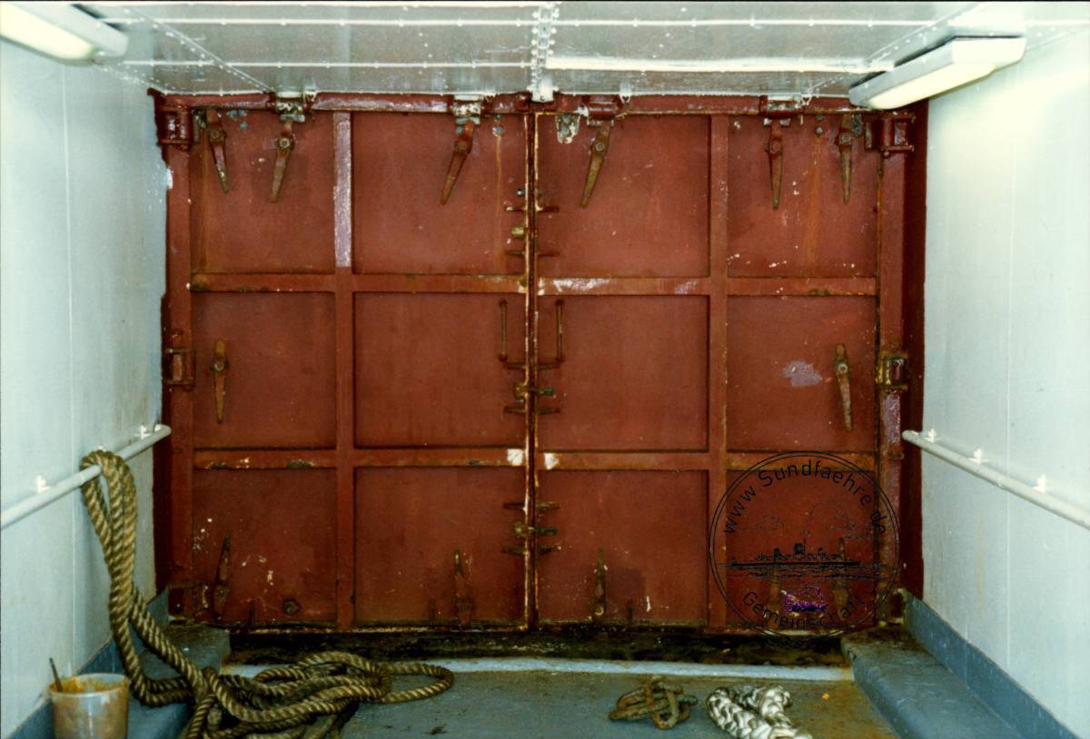 1996 12 20 55 1 411 Vord Autodeck vord Schott cut