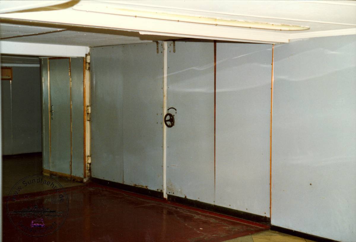 1996 12 20 55 1 412 Vord Autodeck acht Schott cut