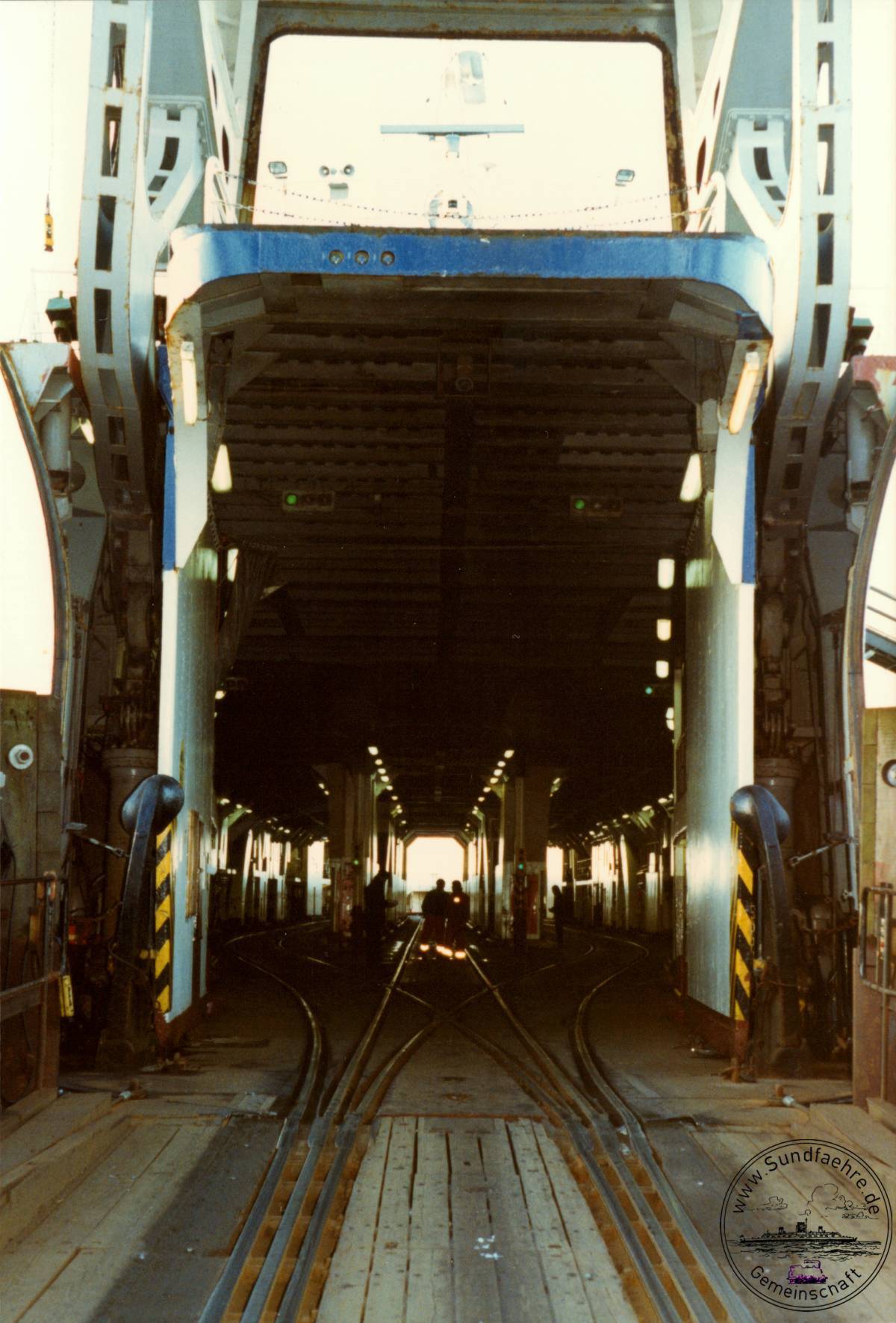 1996 12 20 55 2 233 Bugklappe cut