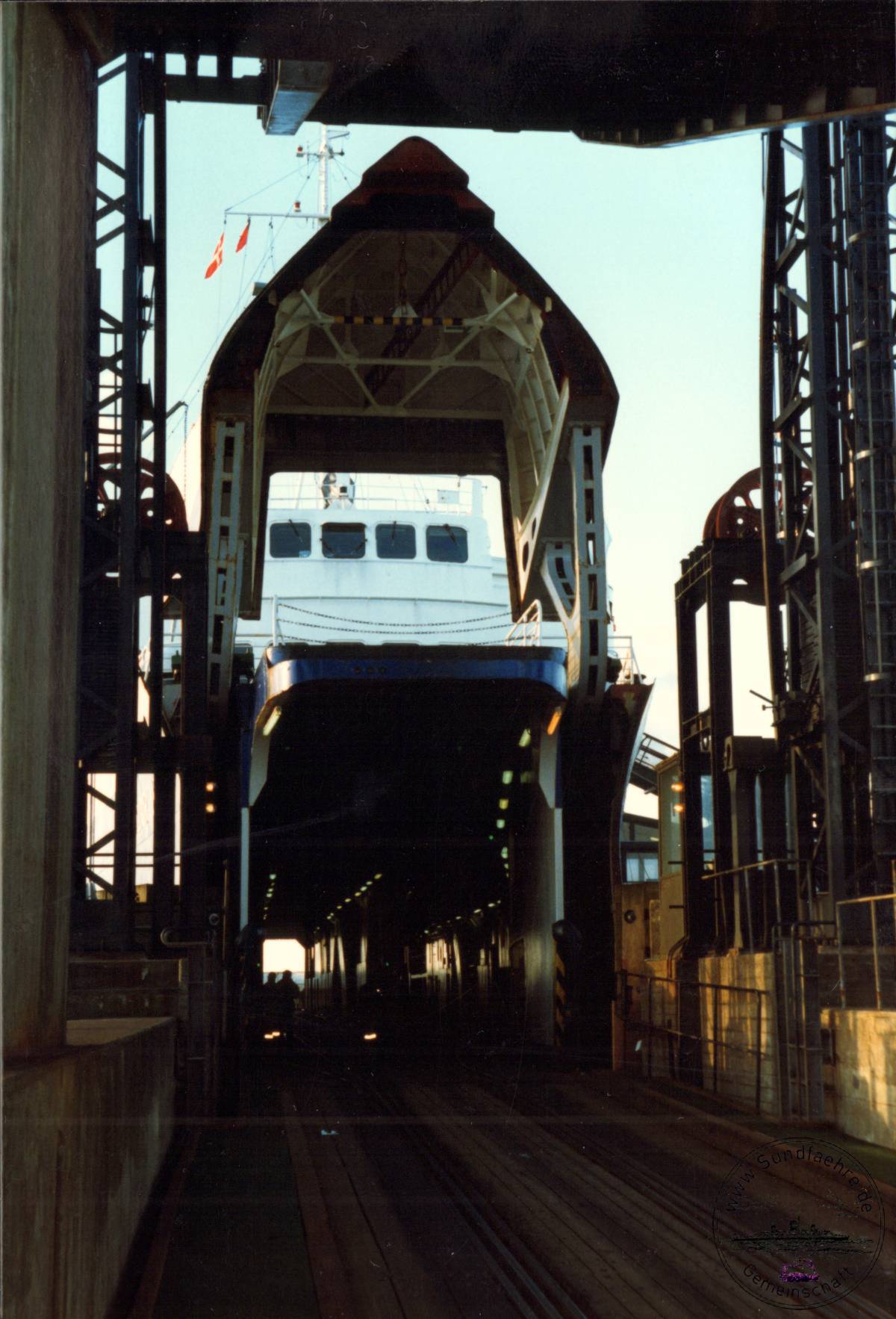 1996 12 20 55 2 334 Bugklappe cut