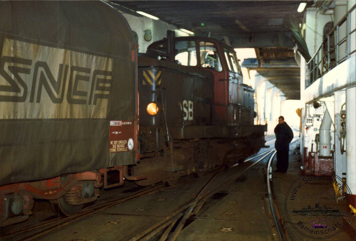 1996 12 20 57 2 129 Eisenbahndeck Abziehen von Bb Gleis cut