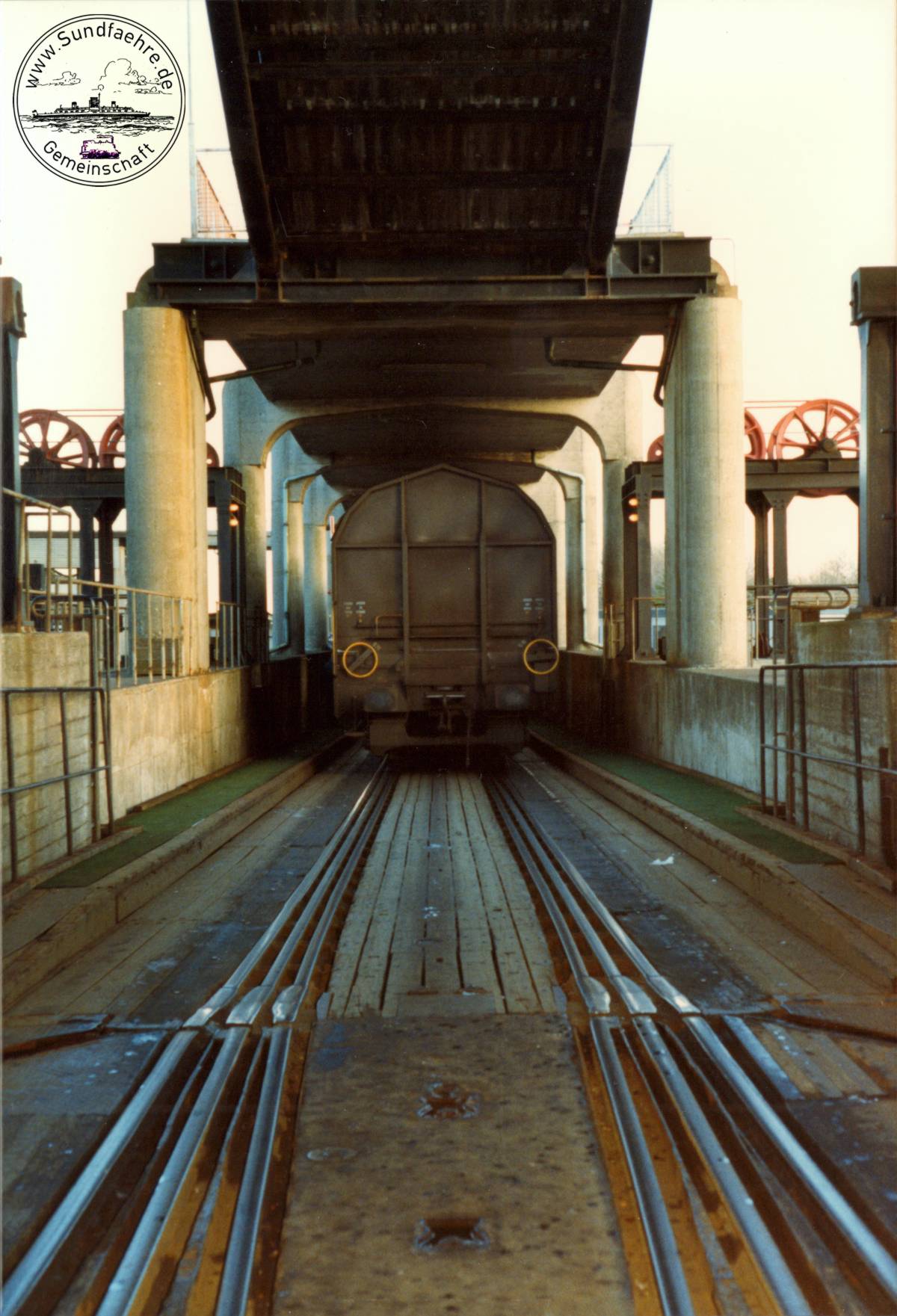 1996 12 20 57 2 232 Faehrbruecke FBI cut