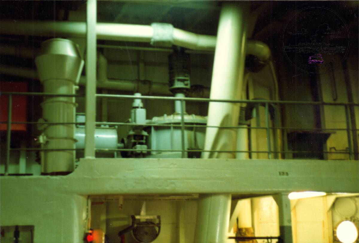 1996 12 22 58 1 101 Plattformdeck Spillmotor Bb cut