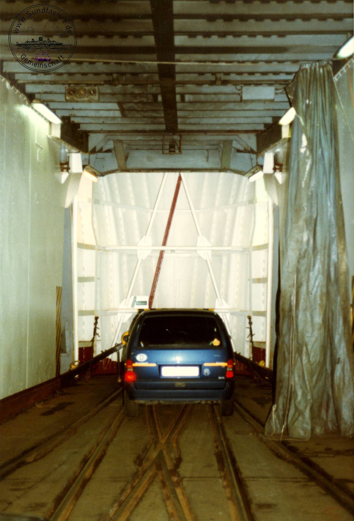 1996 12 22 58 1 203 Bugklappe cut