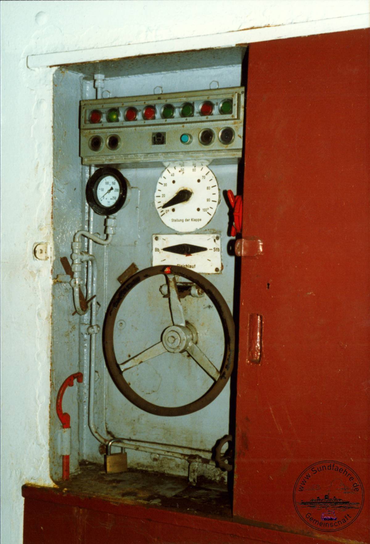 1996 12 22 58 1 204 Steuerung fuer Bugklappe cut