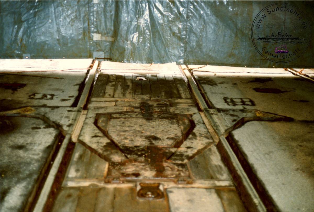 1996 12 22 58 1 413 Eisenbahndeck Versenkter Prellbock cut