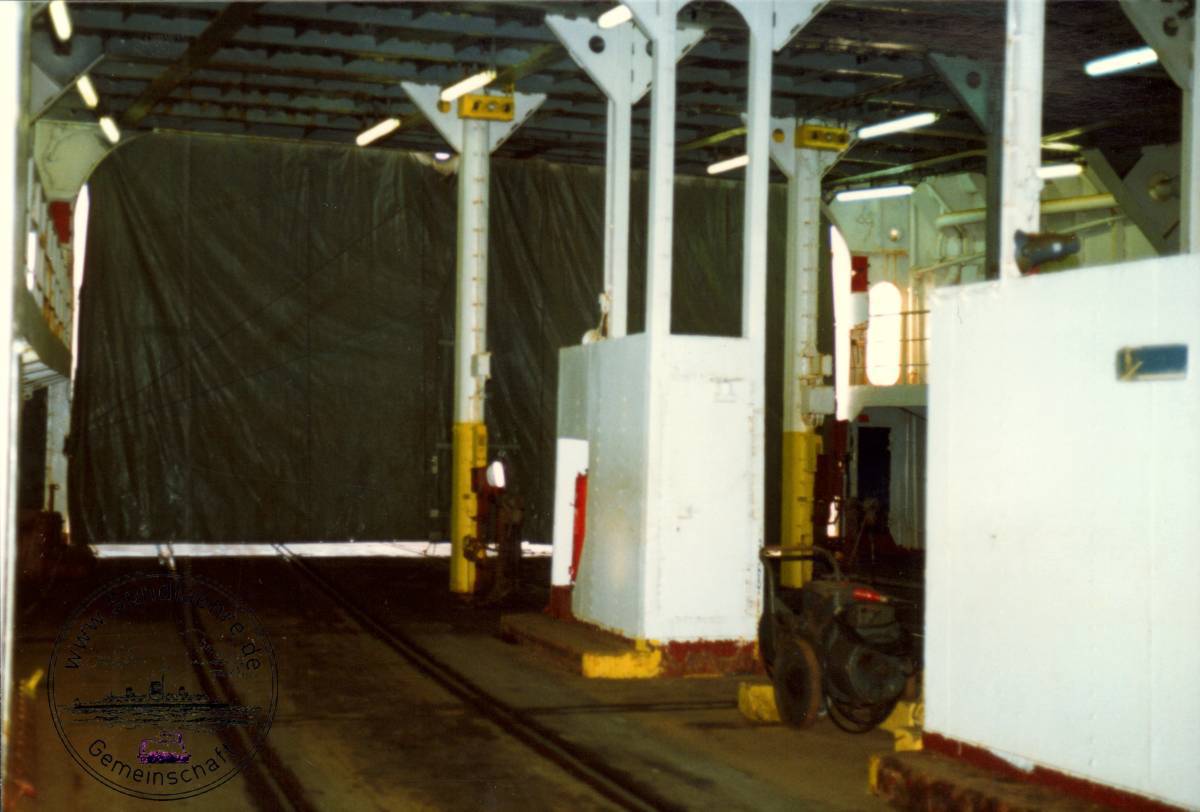 1996 12 22 58 1 517 Eisenbahndeck Stb Gleis achtern cut