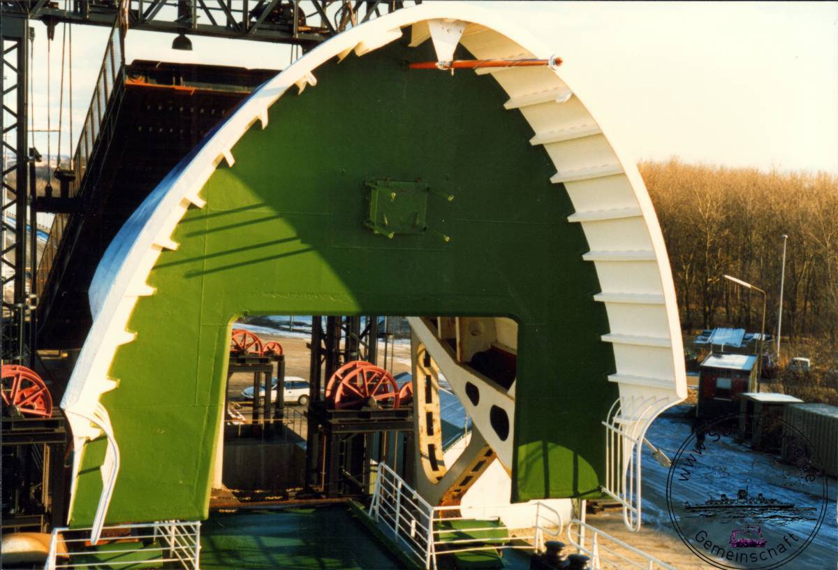 1996 12 20 54 1 412 Bugklappe cut