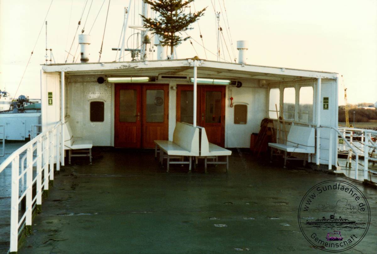 1996 12 20 54 1 516 Treppenhaus vorn Ausg Bootsdeck cut