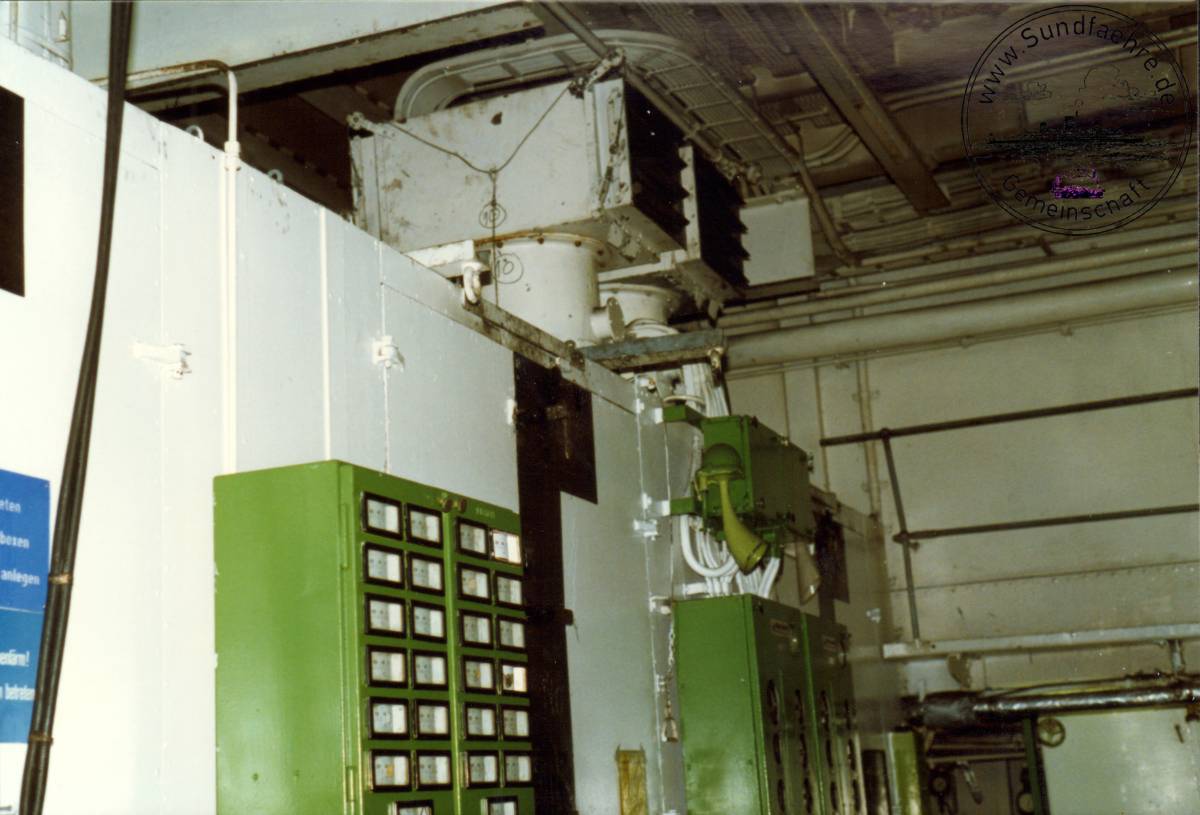 1996 12 22 58 2 128 Luftansaugkaesten cut