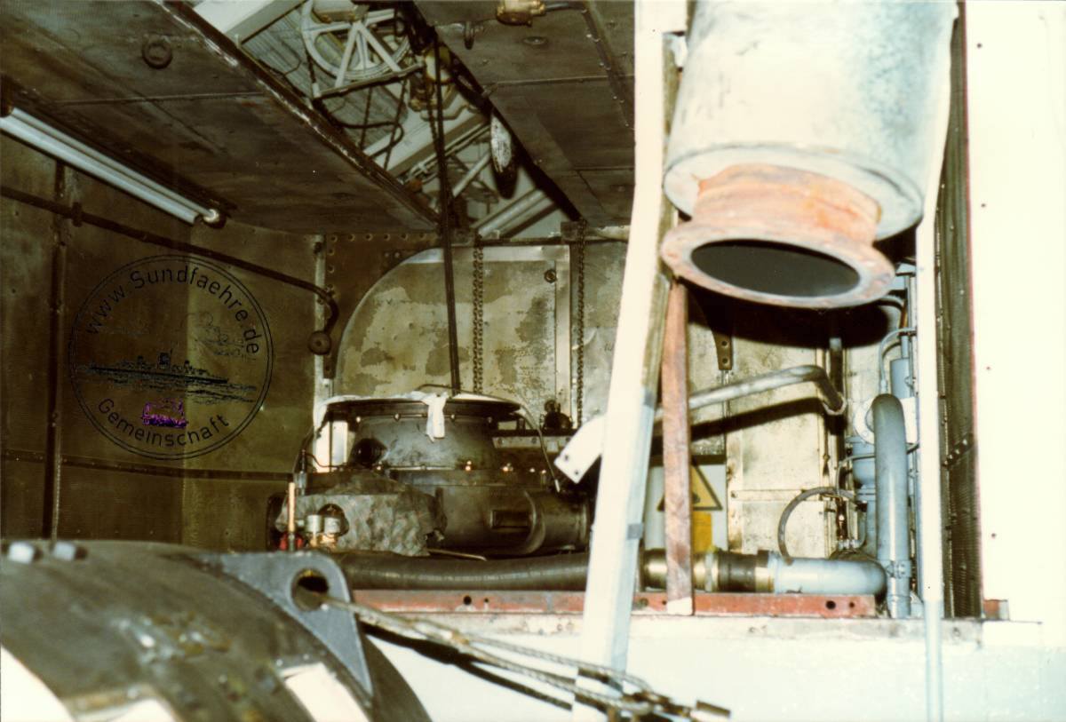 1996 12 22 58 2 334 Zerlegte Motore und Generatoren cut