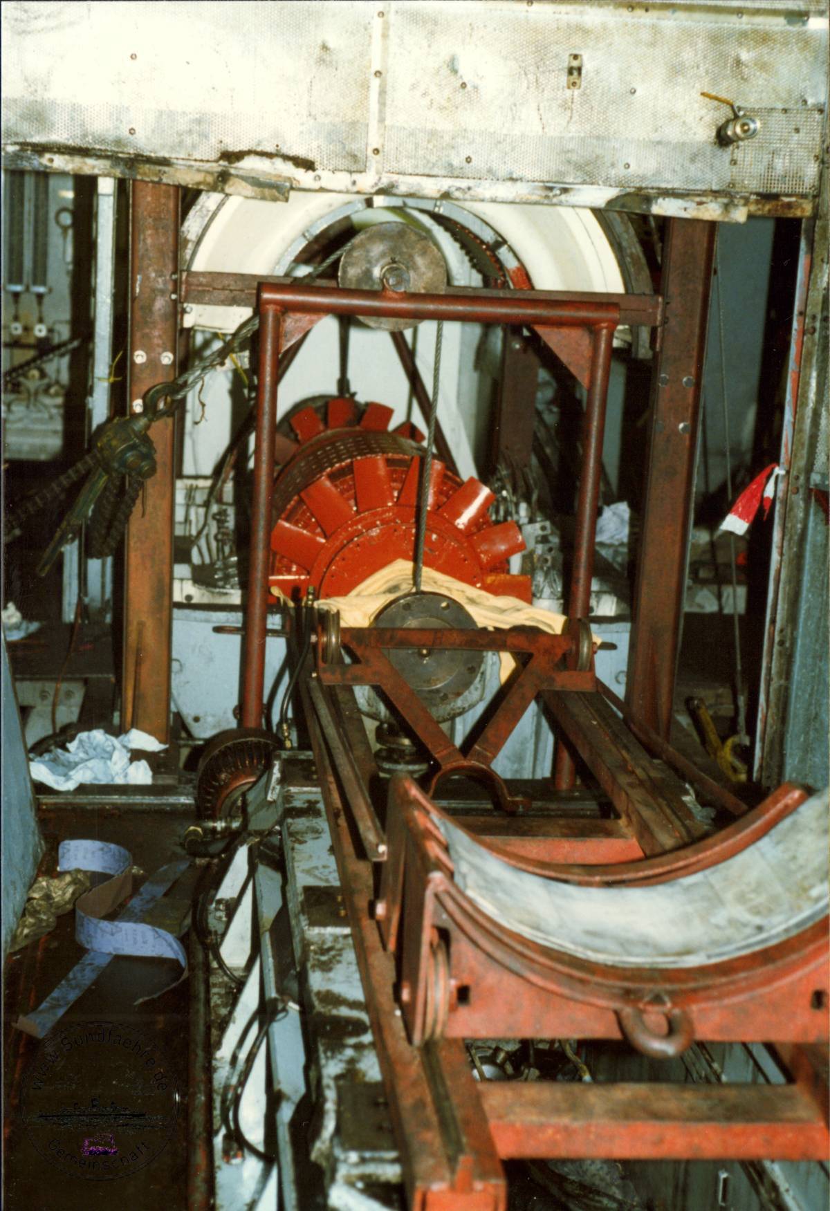 1996 12 22 58 2 335 Zerlegte Motore und Generatoren cut