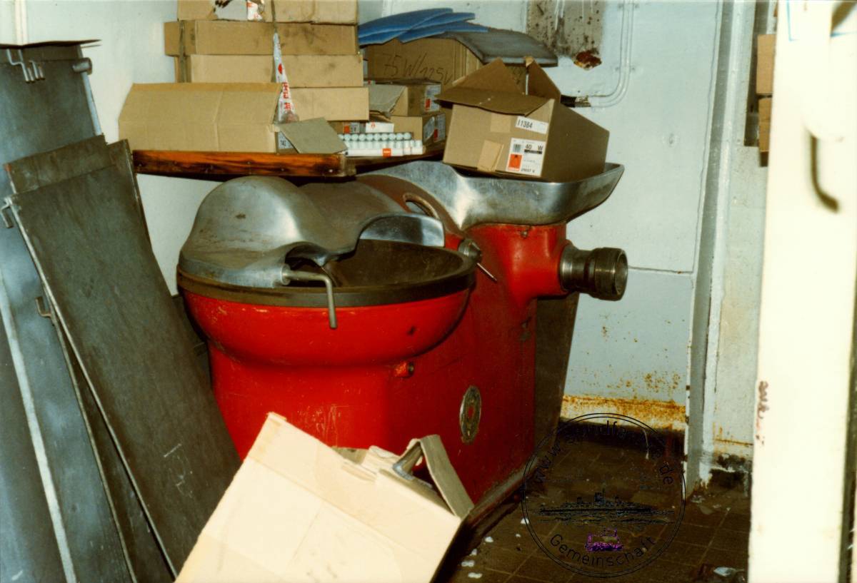 1996 12 22 59 1 308 Zwischendeck ehem Schlacht cut