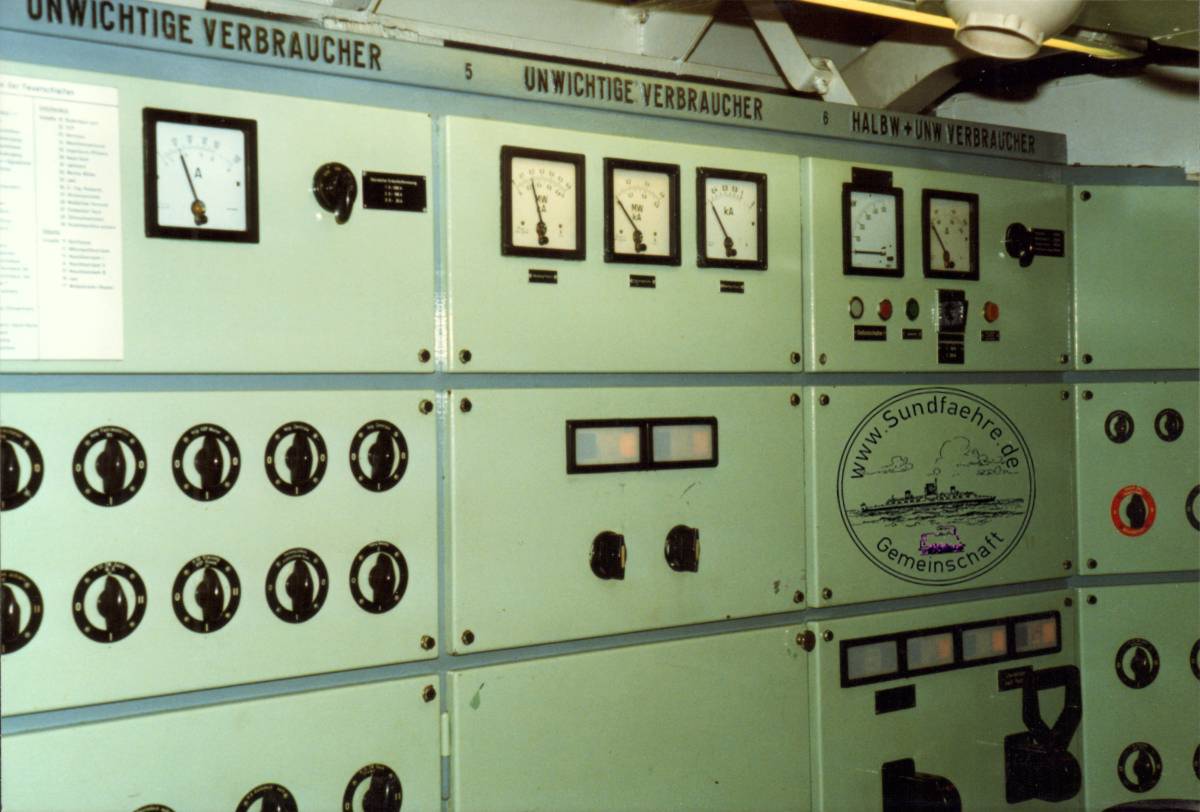 1996 12 22 59 1 517 Zwischendeck VII Zentrale cut