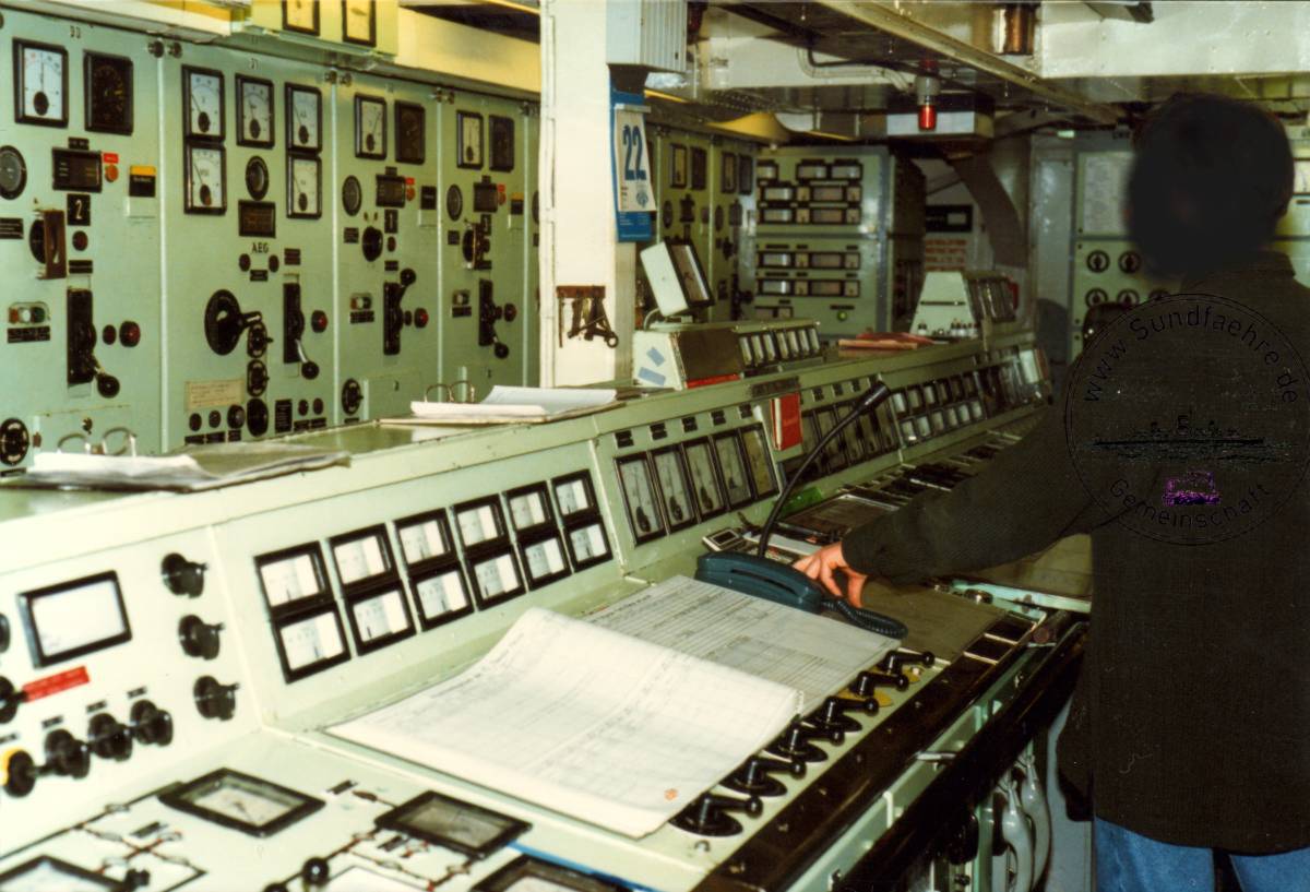 1996 12 22 59 1 618 Zwischendeck VII Zentrale cut