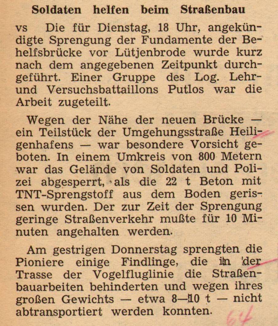 1961 08 18 Soldaten helfen beim Straßenbau Behelfsbrücke gesprengt