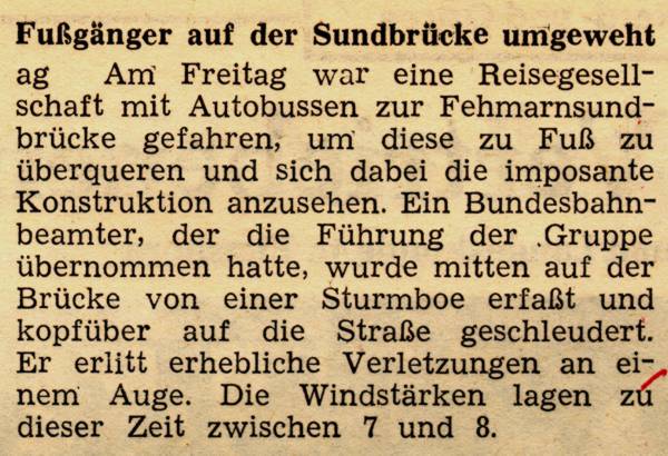 1963 10 01 Fussgaenger auf der Sundbruecke umgeweht