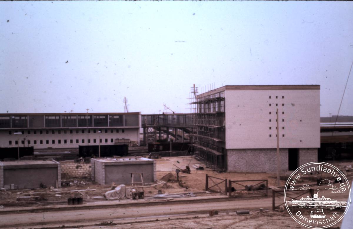 1963 05 01 Bf Vorplatz Terasse