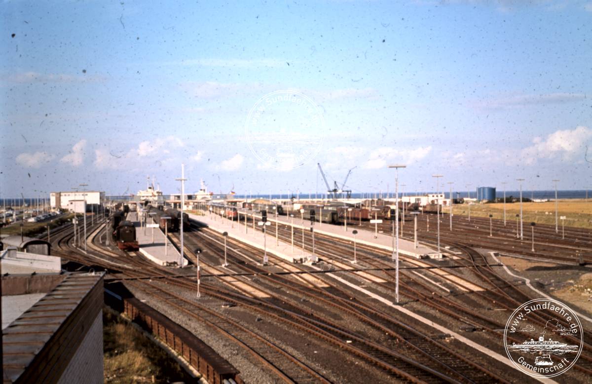 1963 08 25 Bahnsteige von Stellwerk aus