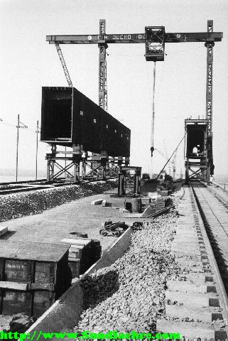 1961-April-Kastentraeger_fuer_die_Fahrbahn