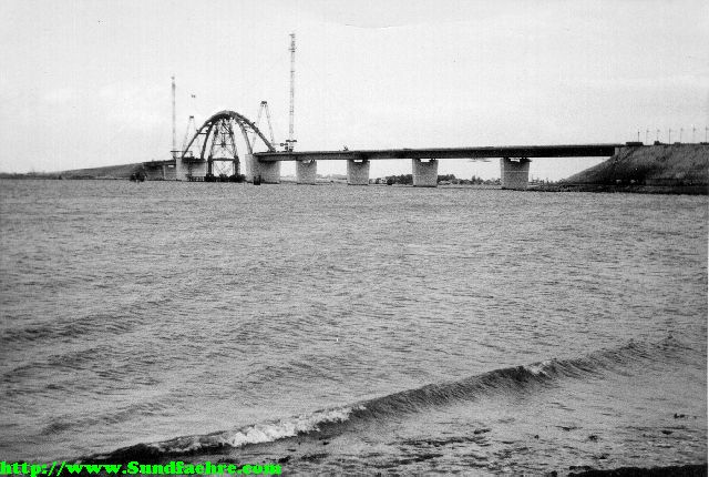 1963-Maerz-Bau_des_Mittelbogens_mit_Hilfsgeruest
