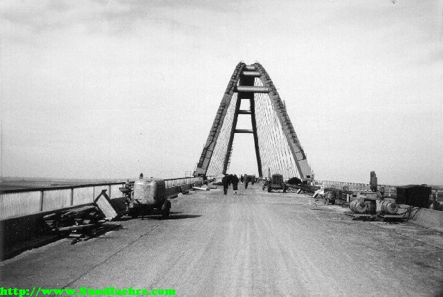 1963-Maerz-Bruecke_von_Westen