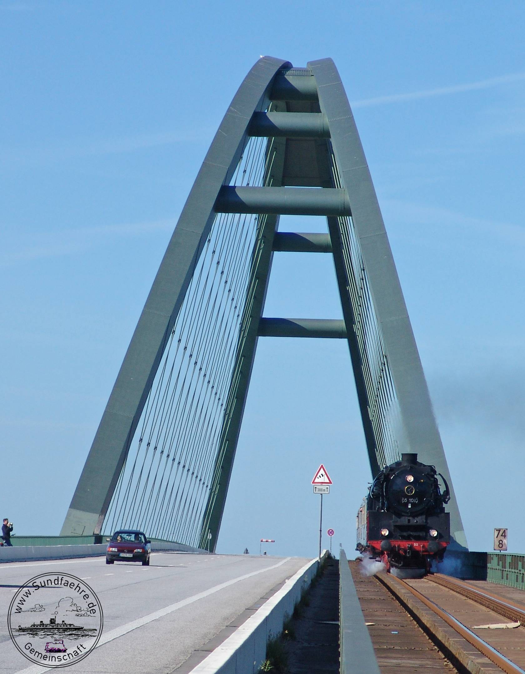 2005 06 18 Brückenbogen Dampf Lok