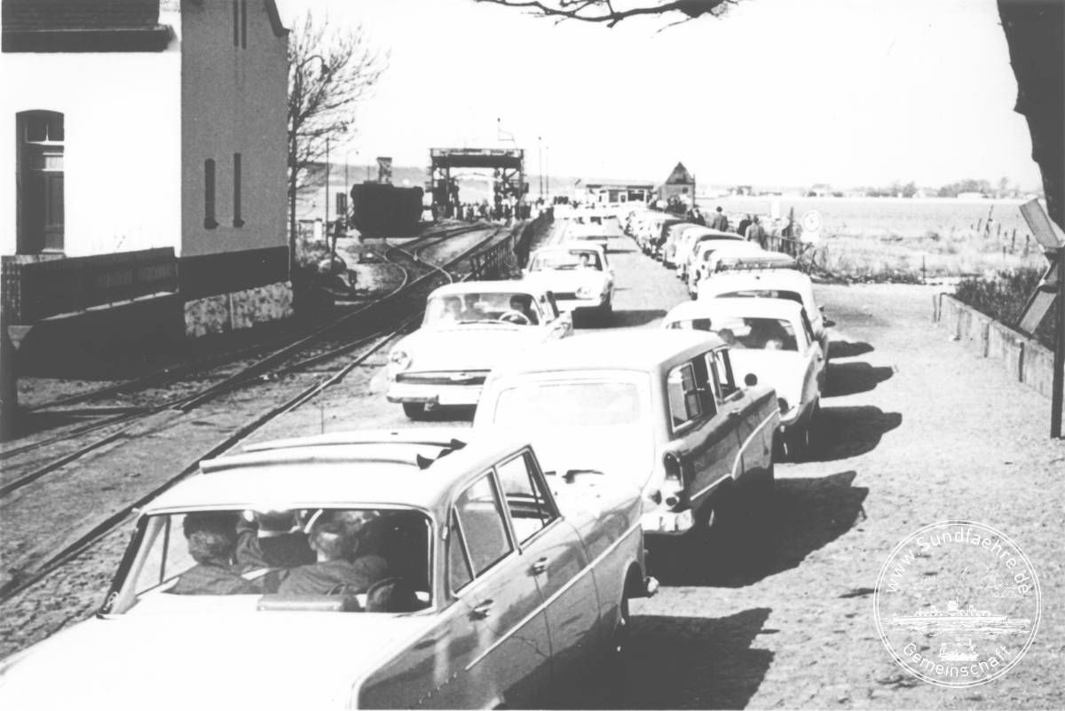 1962 05 01 AutoschlangeinGRB Fähre