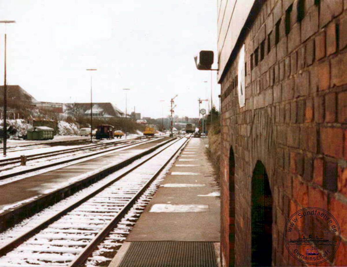 1981 02 12 Blick vom Stellwerk zur Bahnhofsausfahrt