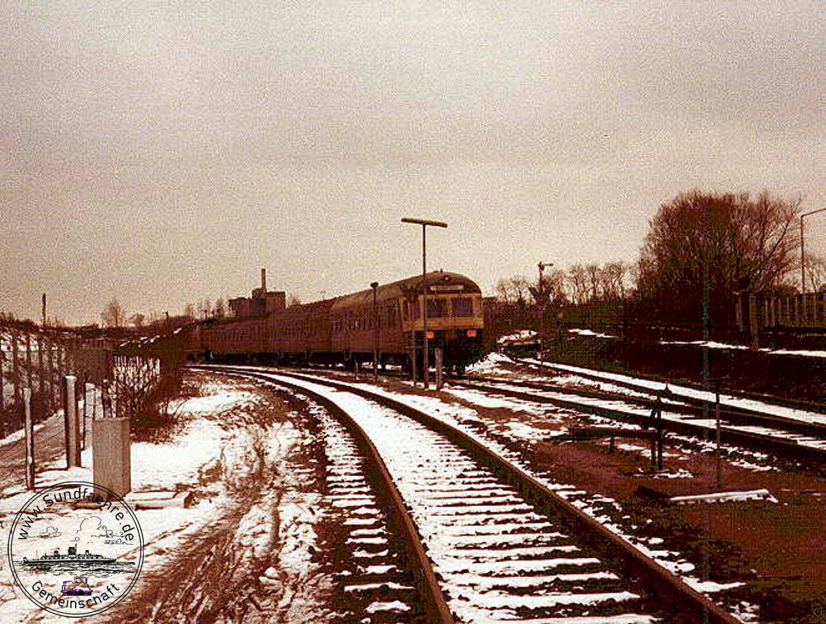 1981 02 12 V 100 Wendezug wartet auf Einsatz